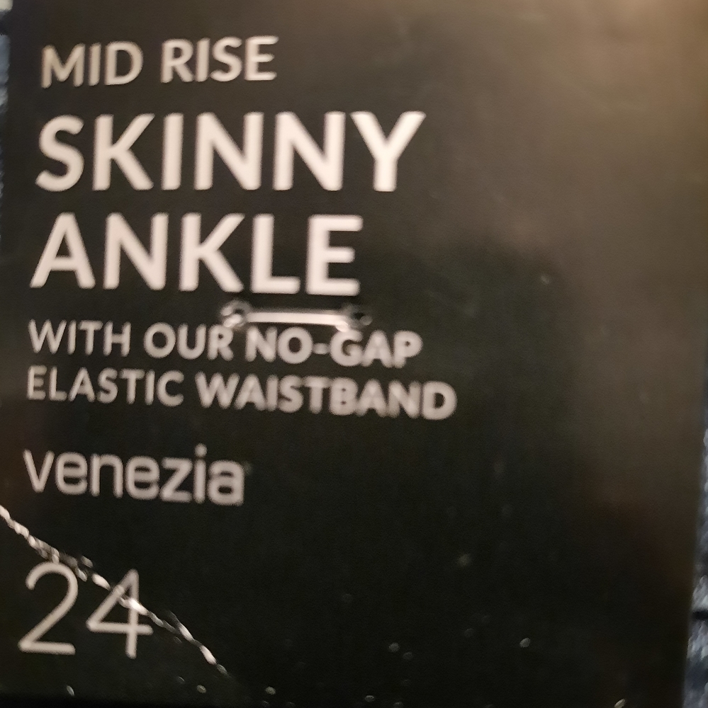 Venezia MidRise Skinny Ankle Jeans👖 24